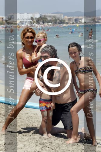 ibiza 15 juli 2013
Ruud en Aafke de wild met hun kinderen Toy Travis Johnny en Teddy op coco beach.
Peter Smulders bv