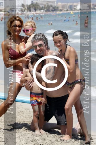 ibiza 15 juli 2013
Ruud en Aafke de wild met hun kinderen Toy Travis Johnny en Teddy op coco beach.
Peter Smulders bv