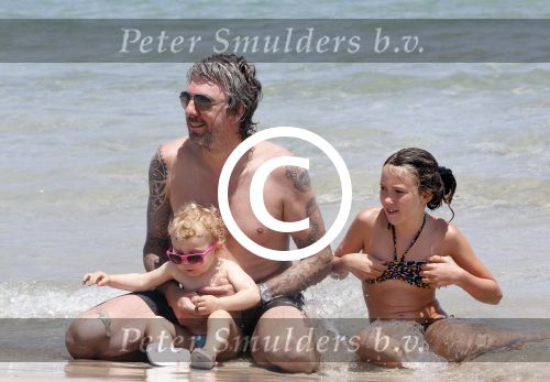 ibiza 15 juli 2013
Ruud en Aafke de wild met hun kinderen Toy Travis Johnny en Teddy op coco beach.
Peter Smulders bv