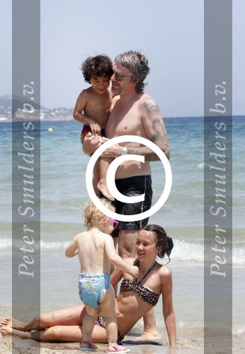 ibiza 15 juli 2013
Ruud en Aafke de wild met hun kinderen Toy Travis Johnny en Teddy op coco beach.
Peter Smulders bv