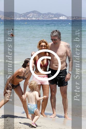 ibiza 15 juli 2013
Ruud en Aafke de wild met hun kinderen Toy Travis Johnny en Teddy op coco beach.
Peter Smulders bv