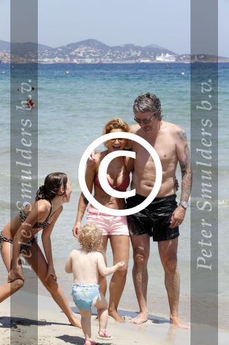 ibiza 15 juli 2013
Ruud en Aafke de wild met hun kinderen Toy Travis Johnny en Teddy op coco beach.
Peter Smulders bv