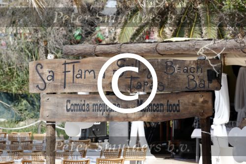 ibiza 12 juli 2013
Jan Reus en Sonja Bakker trouwen bij strandtent Sa Flama op ibiza alle 5 hun kinderen inclusief Bram zijn natuurlijk aanwezig.
Peter Smulders bv