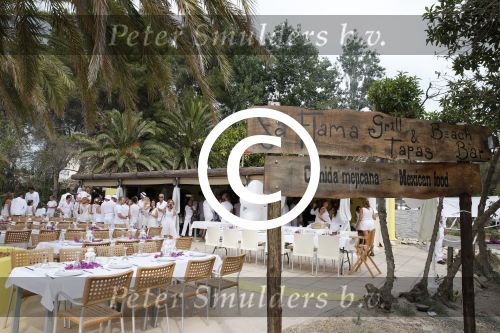 ibiza 12 juli 2013
Jan Reus en Sonja Bakker trouwen bij strandtent Sa Flama op ibiza alle 5 hun kinderen inclusief Bram zijn natuurlijk aanwezig.
Peter Smulders bv