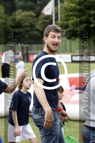 Amsterdam 29 juni 2013
Voetbaltournooi op de toekomst (ajax) voor de stichting de upside van down
met diverse bn ers en oud voetballers.. Syndroom van down. Sebastiaan Labrie
Peter Smulders bv