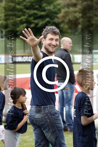 Amsterdam 29 juni 2013
Voetbaltournooi op de toekomst (ajax) voor de stichting de upside van down
met diverse bn ers en oud voetballers.. Syndroom van down. Sebastiaan Labrie
Peter Smulders bv