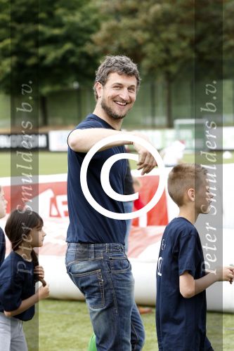 Amsterdam 29 juni 2013
Voetbaltournooi op de toekomst (ajax) voor de stichting de upside van down
met diverse bn ers en oud voetballers.. Syndroom van down. Sebastiaan Labrie
Peter Smulders bv