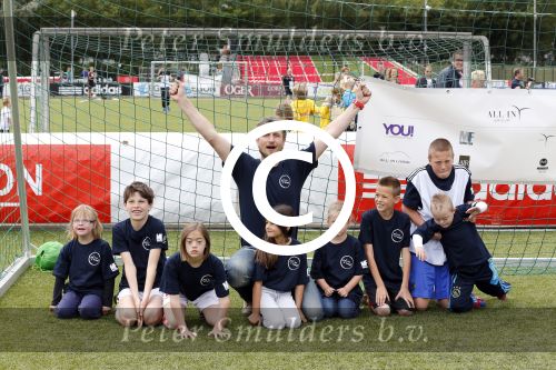 Amsterdam 29 juni 2013
Voetbaltournooi op de toekomst (ajax) voor de stichting de upside van down
met diverse bn ers en oud voetballers.. Syndroom van down. Sebastiaan Labrie
Peter Smulders bv