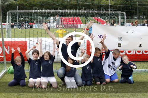 Amsterdam 29 juni 2013
Voetbaltournooi op de toekomst (ajax) voor de stichting de upside van down
met diverse bn ers en oud voetballers.. Syndroom van down. Sebastiaan Labrie
Peter Smulders bv