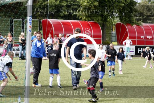 Amsterdam 29 juni 2013
Voetbaltournooi op de toekomst (ajax) voor de stichting de upside van down
met diverse bn ers en oud voetballers.. Syndroom van down. Sebastiaan Labrie
Peter Smulders bv