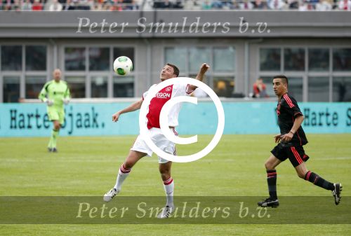 Amsterdam 3 juli 2013
Sjaak Swart 75 jaar . Hij viert dat met een wedstrijd met oud ajax spelers in het Olympisch stadion. Shota Arveladze
Peter Smulders bv