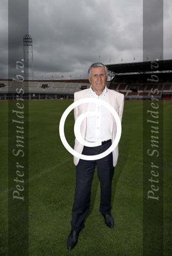 Amsterdam 1 juli 2013
Sjaak Swart in het Olympisch stadion . Sjaak is 75 jaar geworden.
Peter Smulders bv
