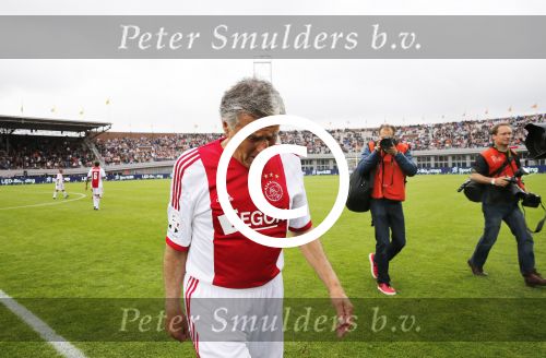 Amsterdam 3 juli 2013
Sjaak Swart 75 jaar . Hij viert dat met een wedstrijd met oud ajax spelers in het Olympisch stadion.
Peter Smulders bv
