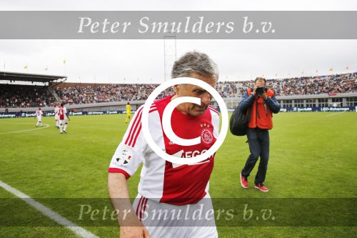 Amsterdam 3 juli 2013
Sjaak Swart 75 jaar . Hij viert dat met een wedstrijd met oud ajax spelers in het Olympisch stadion.
Peter Smulders bv