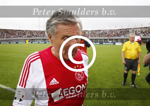 Amsterdam 3 juli 2013
Sjaak Swart 75 jaar . Hij viert dat met een wedstrijd met oud ajax spelers in het Olympisch stadion.
Peter Smulders bv