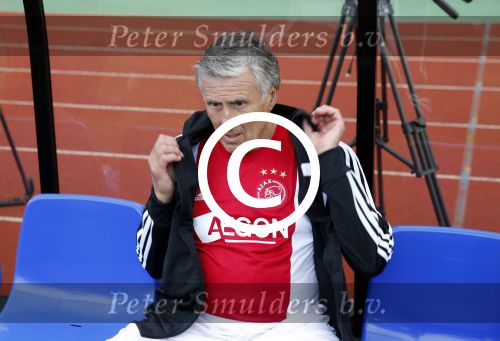 Amsterdam 3 juli 2013
Sjaak Swart 75 jaar . Hij viert dat met een wedstrijd met oud ajax spelers in het Olympisch stadion.
Peter Smulders bv