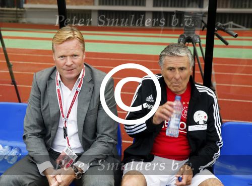 Amsterdam 3 juli 2013
Sjaak Swart 75 jaar . Hij viert dat met een wedstrijd met oud ajax spelers in het Olympisch stadion.
Peter Smulders bv