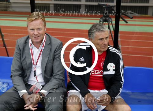 Amsterdam 3 juli 2013
Sjaak Swart 75 jaar . Hij viert dat met een wedstrijd met oud ajax spelers in het Olympisch stadion.
Peter Smulders bv