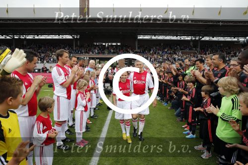 Amsterdam 3 juli 2013
Sjaak Swart 75 jaar . Hij viert dat met een wedstrijd met oud ajax spelers in het Olympisch stadion.
Peter Smulders bv