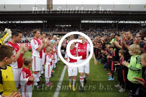 Amsterdam 3 juli 2013
Sjaak Swart 75 jaar . Hij viert dat met een wedstrijd met oud ajax spelers in het Olympisch stadion.
Peter Smulders bv