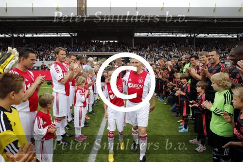 Amsterdam 3 juli 2013
Sjaak Swart 75 jaar . Hij viert dat met een wedstrijd met oud ajax spelers in het Olympisch stadion.
Peter Smulders bv