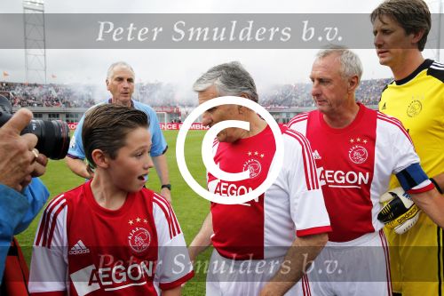 Amsterdam 3 juli 2013
Sjaak Swart 75 jaar . Hij viert dat met een wedstrijd met oud ajax spelers in het Olympisch stadion.
Peter Smulders bv