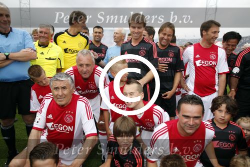 Amsterdam 3 juli 2013
Sjaak Swart 75 jaar . Hij viert dat met een wedstrijd met oud ajax spelers in het Olympisch stadion.
Peter Smulders bv
