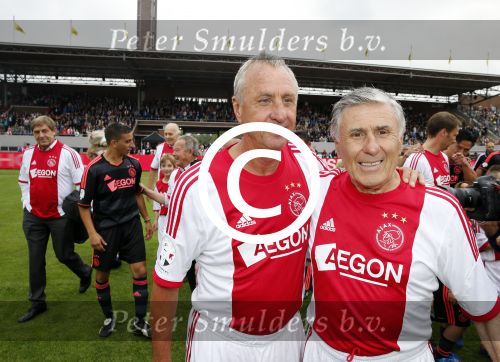 Amsterdam 3 juli 2013
Sjaak Swart 75 jaar . Hij viert dat met een wedstrijd met oud ajax spelers in het Olympisch stadion.
Peter Smulders bv