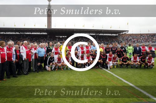 Amsterdam 3 juli 2013
Sjaak Swart 75 jaar . Hij viert dat met een wedstrijd met oud ajax spelers in het Olympisch stadion.
Peter Smulders bv