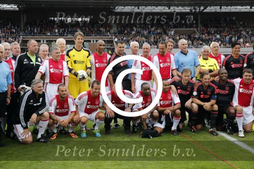 Amsterdam 3 juli 2013
Sjaak Swart 75 jaar . Hij viert dat met een wedstrijd met oud ajax spelers in het Olympisch stadion.
Peter Smulders bv