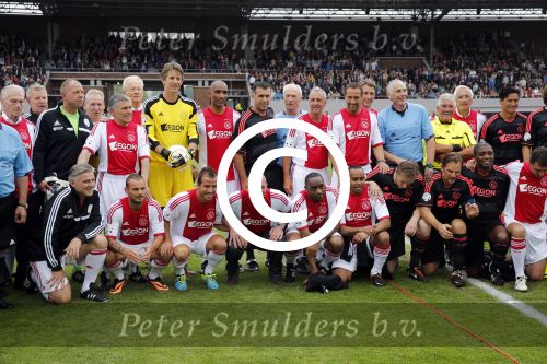 Amsterdam 3 juli 2013
Sjaak Swart 75 jaar . Hij viert dat met een wedstrijd met oud ajax spelers in het Olympisch stadion.
Peter Smulders bv