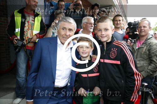 Amsterdam 3 juli 2013
Sjaak Swart 75 jaar . Hij viert dat met een wedstrijd met oud ajax spelers in het Olympisch stadion.
Peter Smulders bv