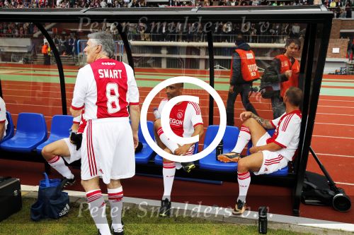 Amsterdam 3 juli 2013
Sjaak Swart 75 jaar . Hij viert dat met een wedstrijd met oud ajax spelers in het Olympisch stadion.
Peter Smulders bv