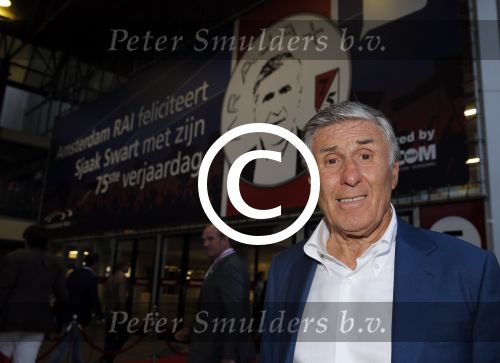Amsterdam 3 juli 2013
Sjaak Swart 75 jaar . Hij viert dat met een wedstrijd met oud ajax spelers in het Olympisch stadion.
Peter Smulders bv