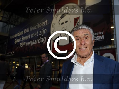 Amsterdam 3 juli 2013
Sjaak Swart 75 jaar . Hij viert dat met een wedstrijd met oud ajax spelers in het Olympisch stadion.
Peter Smulders bv