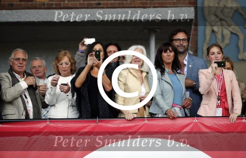 Amsterdam 3 juli 2013
Sjaak Swart 75 jaar . Hij viert dat met een wedstrijd met oud ajax spelers in het Olympisch stadion. familie vrouw en kinderen Sjaak
Peter Smulders bv