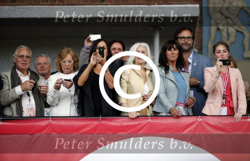Amsterdam 3 juli 2013
Sjaak Swart 75 jaar . Hij viert dat met een wedstrijd met oud ajax spelers in het Olympisch stadion. familie vrouw en kinderen Sjaak
Peter Smulders bv