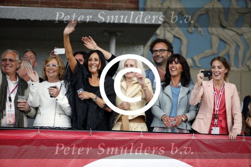 Amsterdam 3 juli 2013
Sjaak Swart 75 jaar . Hij viert dat met een wedstrijd met oud ajax spelers in het Olympisch stadion. familie vrouw en kinderen Sjaak
Peter Smulders bv