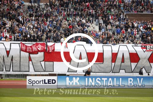 Amsterdam 3 juli 2013
Sjaak Swart 75 jaar . Hij viert dat met een wedstrijd met oud ajax spelers in het Olympisch stadion.
Peter Smulders bv