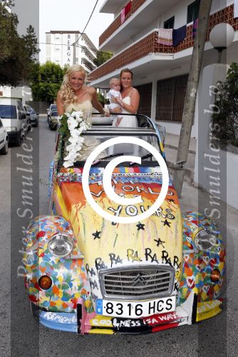 ibiza 12 juli 2013
Jan Reus en Sonja Bakker trouwen bij strandtent Sa Flama op ibiza alle 5 hun kinderen inclusief Bram zijn natuurlijk aanwezig.
Peter Smulders bv