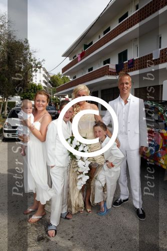ibiza 12 juli 2013
Jan Reus en Sonja Bakker trouwen bij strandtent Sa Flama op ibiza alle 5 hun kinderen inclusief Bram zijn natuurlijk aanwezig.
Peter Smulders bv