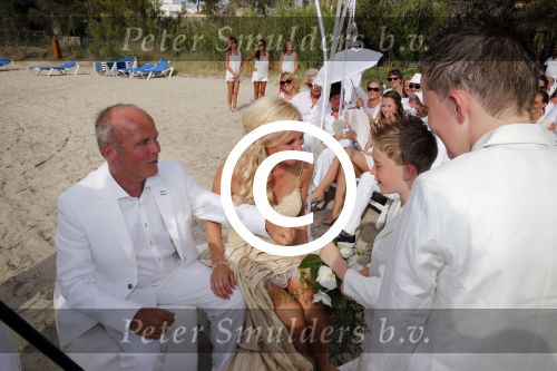 ibiza 12 juli 2013
Jan Reus en Sonja Bakker trouwen bij strandtent Sa Flama op ibiza alle 5 hun kinderen inclusief Bram zijn natuurlijk aanwezig.
Peter Smulders bv
