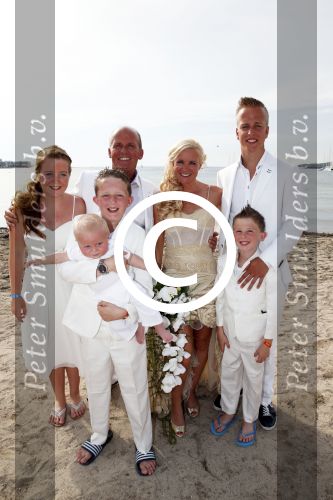 ibiza 12 juli 2013
Jan Reus en Sonja Bakker trouwen bij strandtent Sa Flama op ibiza alle 5 hun kinderen inclusief Bram zijn natuurlijk aanwezig.
Peter Smulders bv