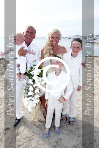 ibiza 12 juli 2013
Jan Reus en Sonja Bakker trouwen bij strandtent Sa Flama op ibiza alle 5 hun kinderen inclusief Bram zijn natuurlijk aanwezig.
Peter Smulders bv