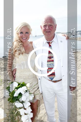 ibiza 12 juli 2013
Jan Reus en Sonja Bakker trouwen bij strandtent Sa Flama op ibiza alle 5 hun kinderen inclusief Bram zijn natuurlijk aanwezig.
Peter Smulders bv