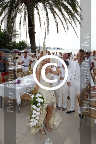 ibiza 12 juli 2013
Jan Reus en Sonja Bakker trouwen bij strandtent Sa Flama op ibiza alle 5 hun kinderen inclusief Bram zijn natuurlijk aanwezig.
Peter Smulders bv