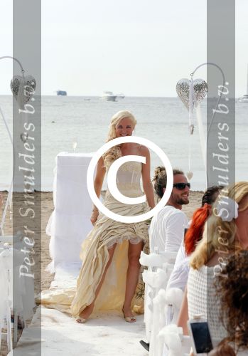 ibiza 12 juli 2013
Jan Reus en Sonja Bakker trouwen bij strandtent Sa Flama op ibiza alle 5 hun kinderen inclusief Bram zijn natuurlijk aanwezig.
Peter Smulders bv