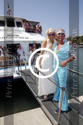 ibiza 14 juli 2013
Jan Reus en Sonja bakker gaan varen met hun kinderen en gasten op een boot en iedereen is verkleed in hippie stijl
Peter Smulders bv