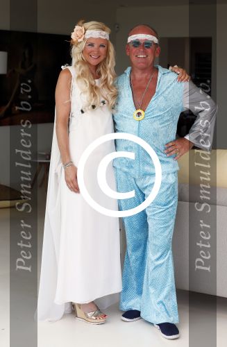 ibiza 14 juli 2013
Jan Reus en Sonja bakker gefotografeerd in hun villa met hun kinderen en opa.
Peter Smulders bv