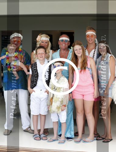 ibiza 14 juli 2013
Jan Reus en Sonja bakker gefotografeerd in hun villa met hun kinderen en opa.
Peter Smulders bv